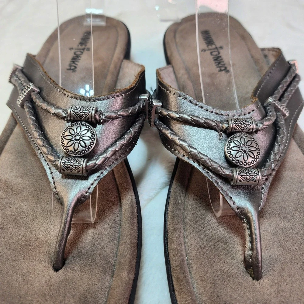Minnetonka Silverthorne 360 Pewter Leather Boho Sandals Womens 10 Comfort Thong